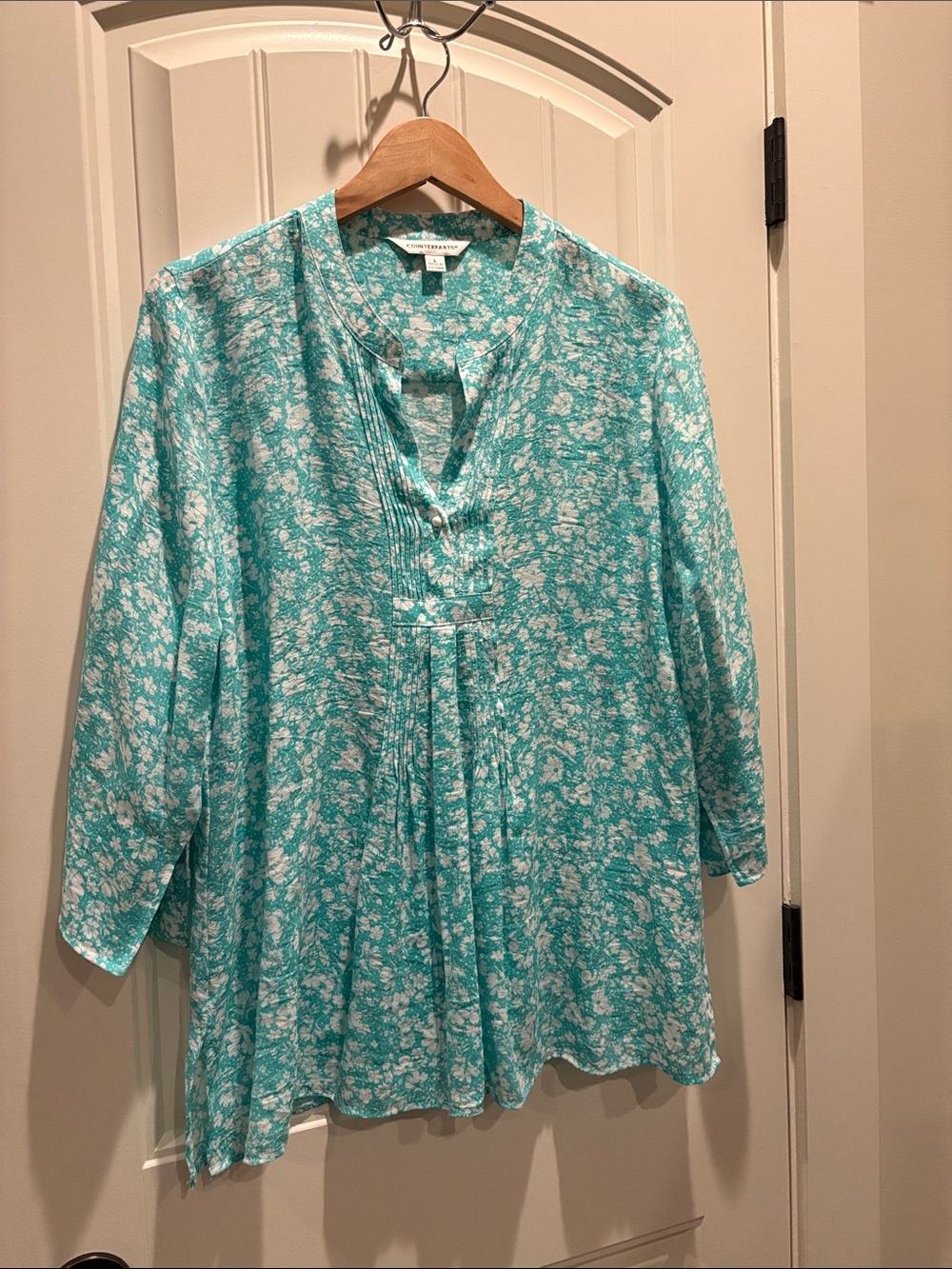 Counterparts Aqua and White Floral Pintuck Tunic